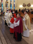 Malanów: bp Mering poświęcił odnowione prezbiterium